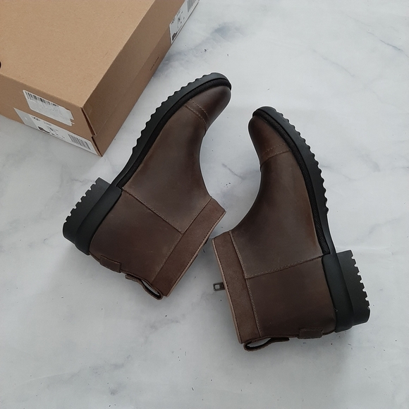 UGG Brown Attell Leather Booties Size 5 - Picture 1 of 11